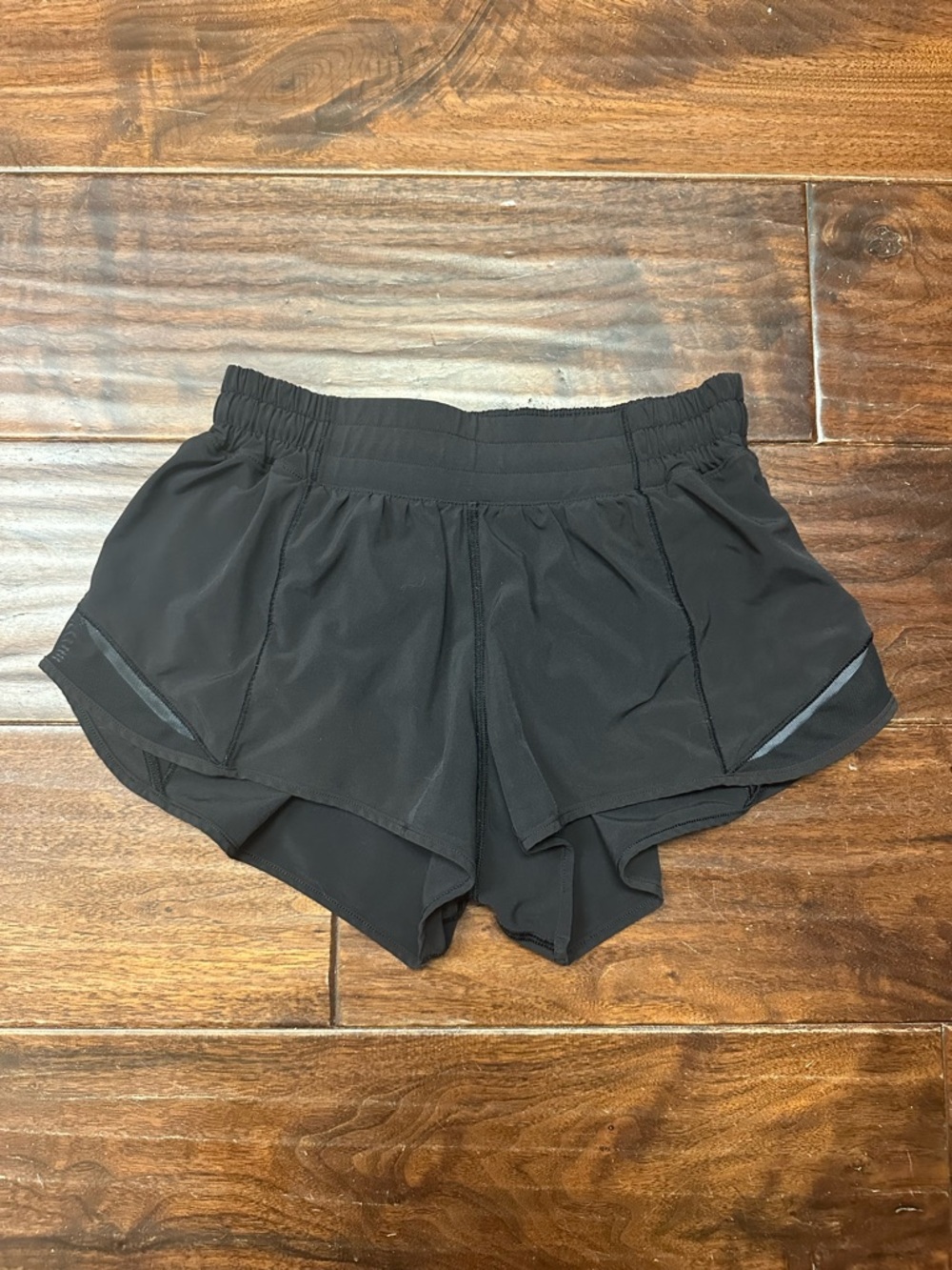 lululemon athletica Women’s Black Hotty Hot shorts